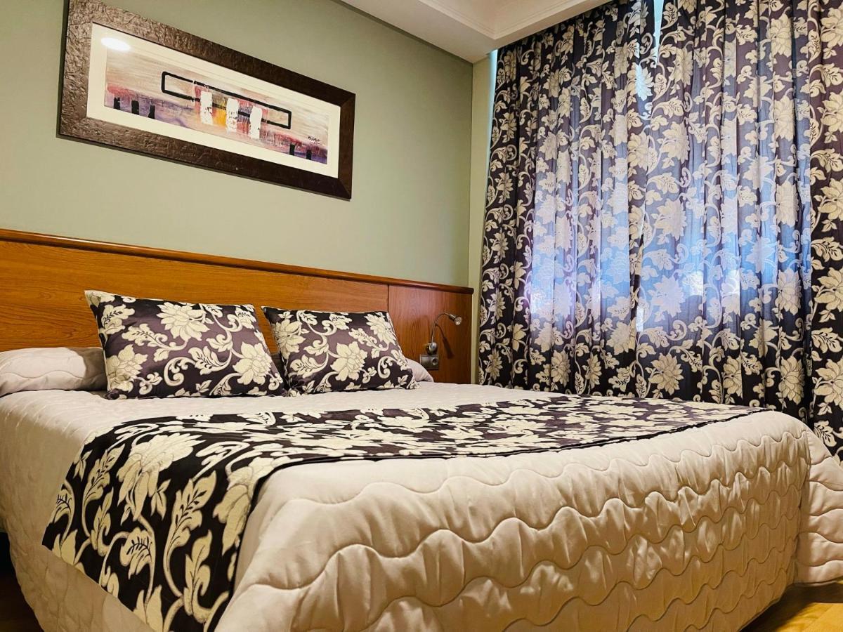 Hotel Cies Calvarrasa de Abajo ภายนอก รูปภาพ