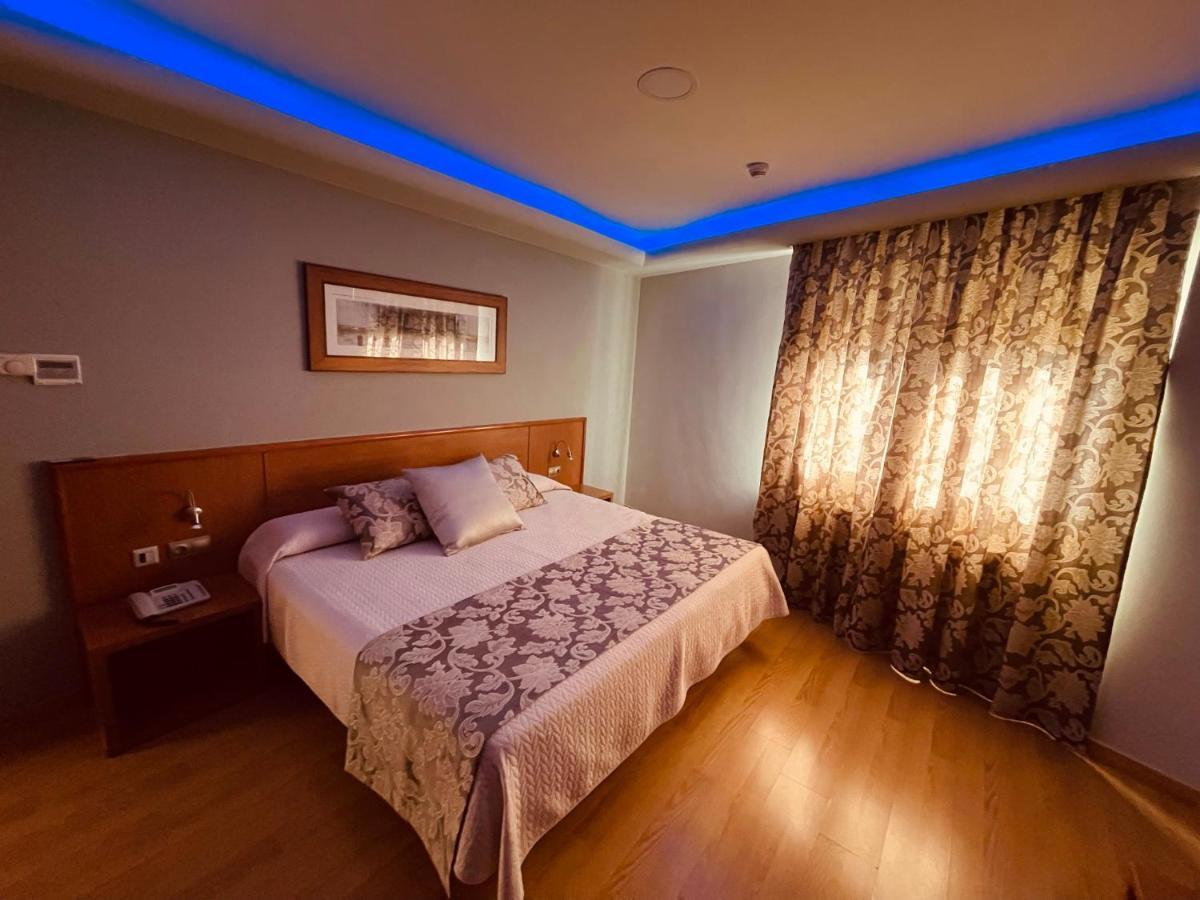 Hotel Cies Calvarrasa de Abajo ภายนอก รูปภาพ