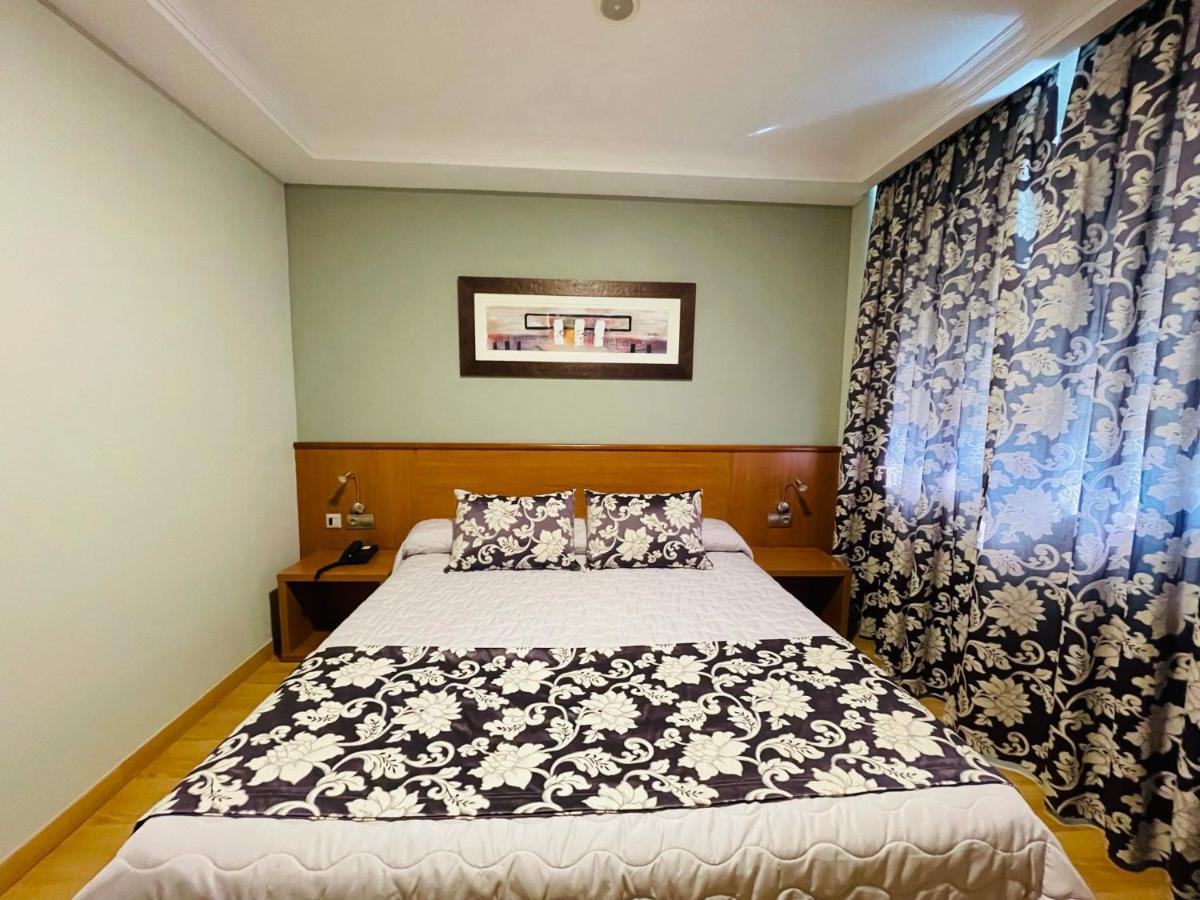 Hotel Cies Calvarrasa de Abajo ภายนอก รูปภาพ