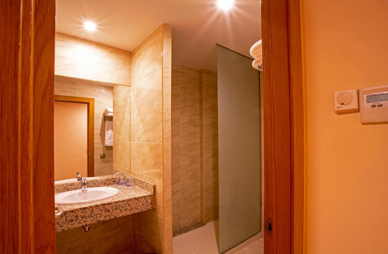Hotel Cies Calvarrasa de Abajo ภายนอก รูปภาพ